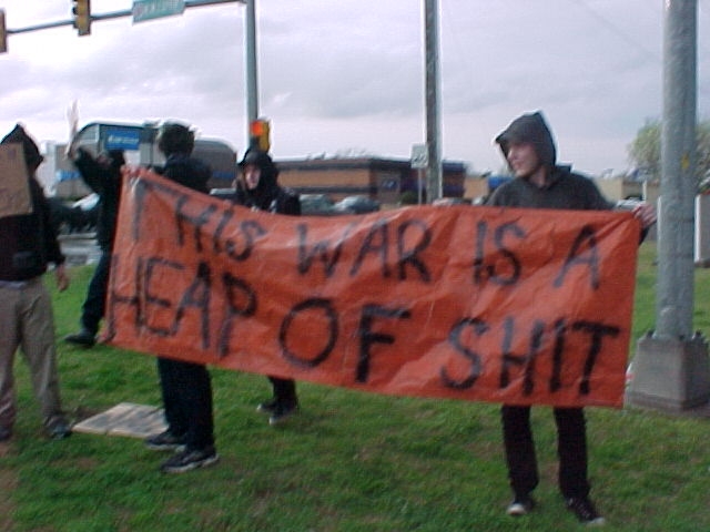 Punx with this war i...