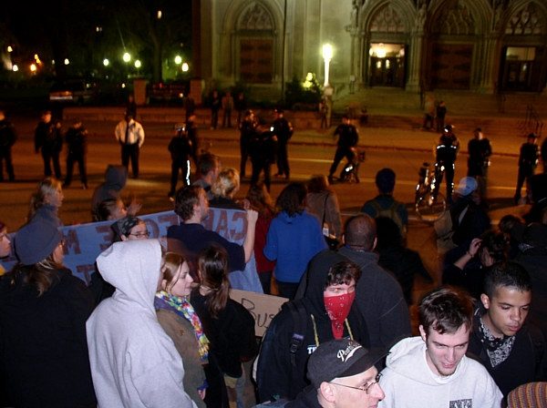 Police vs crowd stan...